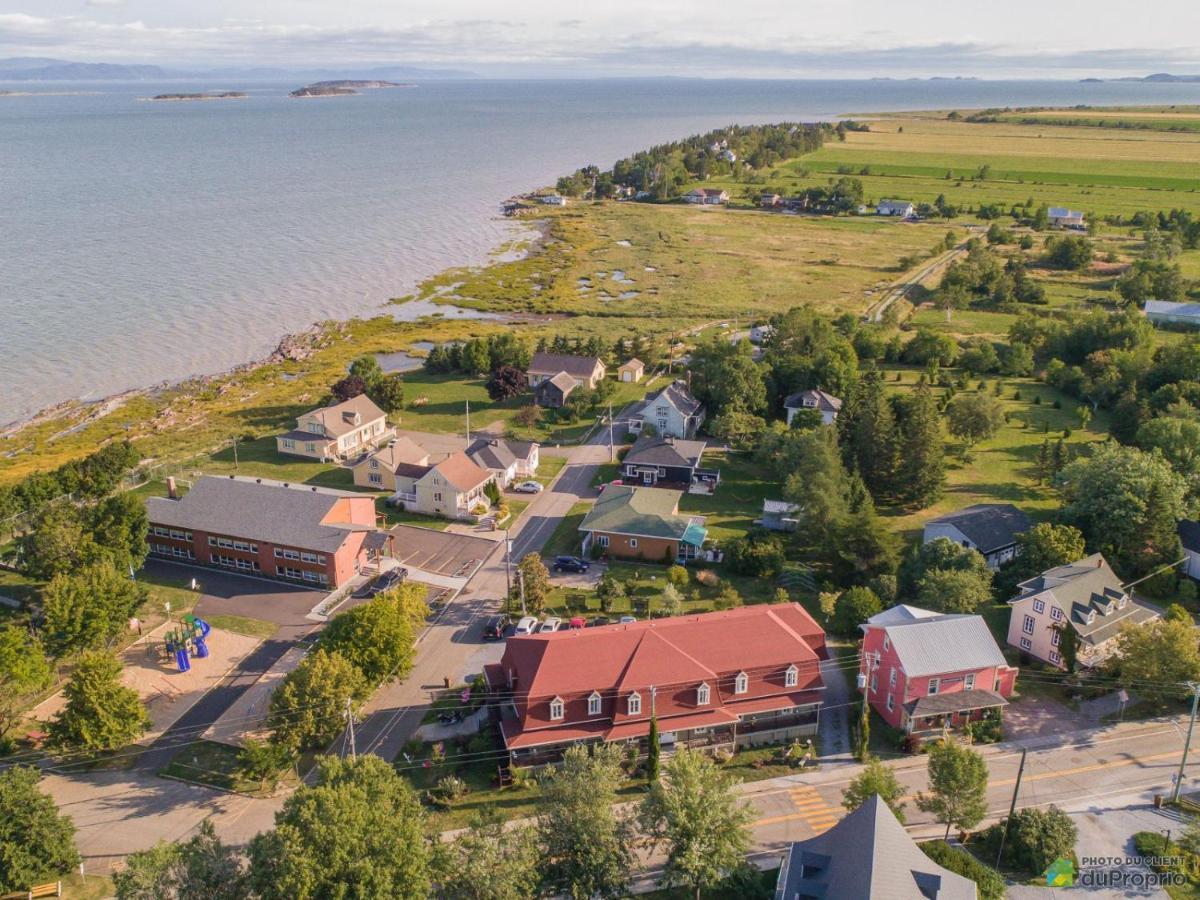 Auberge Akamaraska Kamouraska Exterior photo